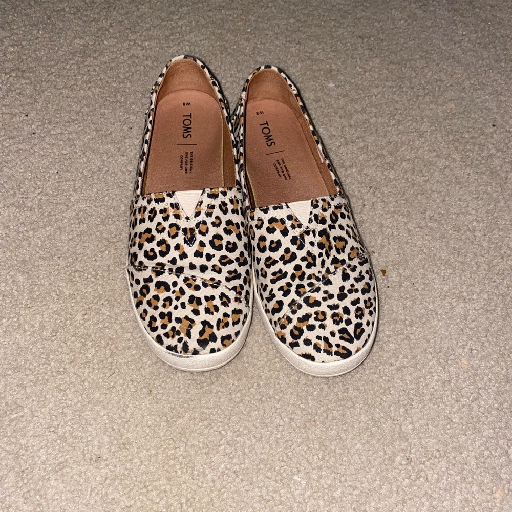 Women’s Toms shoes size 8